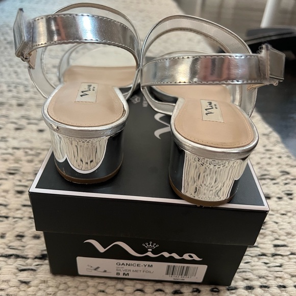 Nina Ganice SILVER METALLIC FOIL WITH MESH BLOCK HEEL HOOK & LOOP SANDALS | Sz 8 - Picture 4 of 10